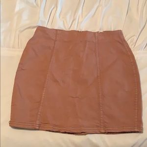 Form fitting dusty rose skirt.